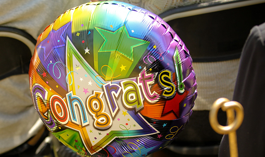 balloon that says "congrats" on it