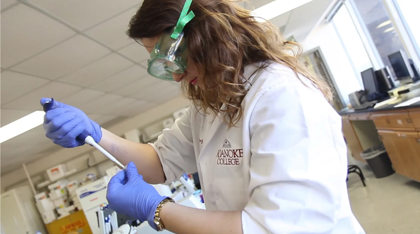 kate yakuboff working in the lab
