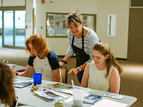 Local Artist, Robin Poteet, Teaches a watercolor workshop