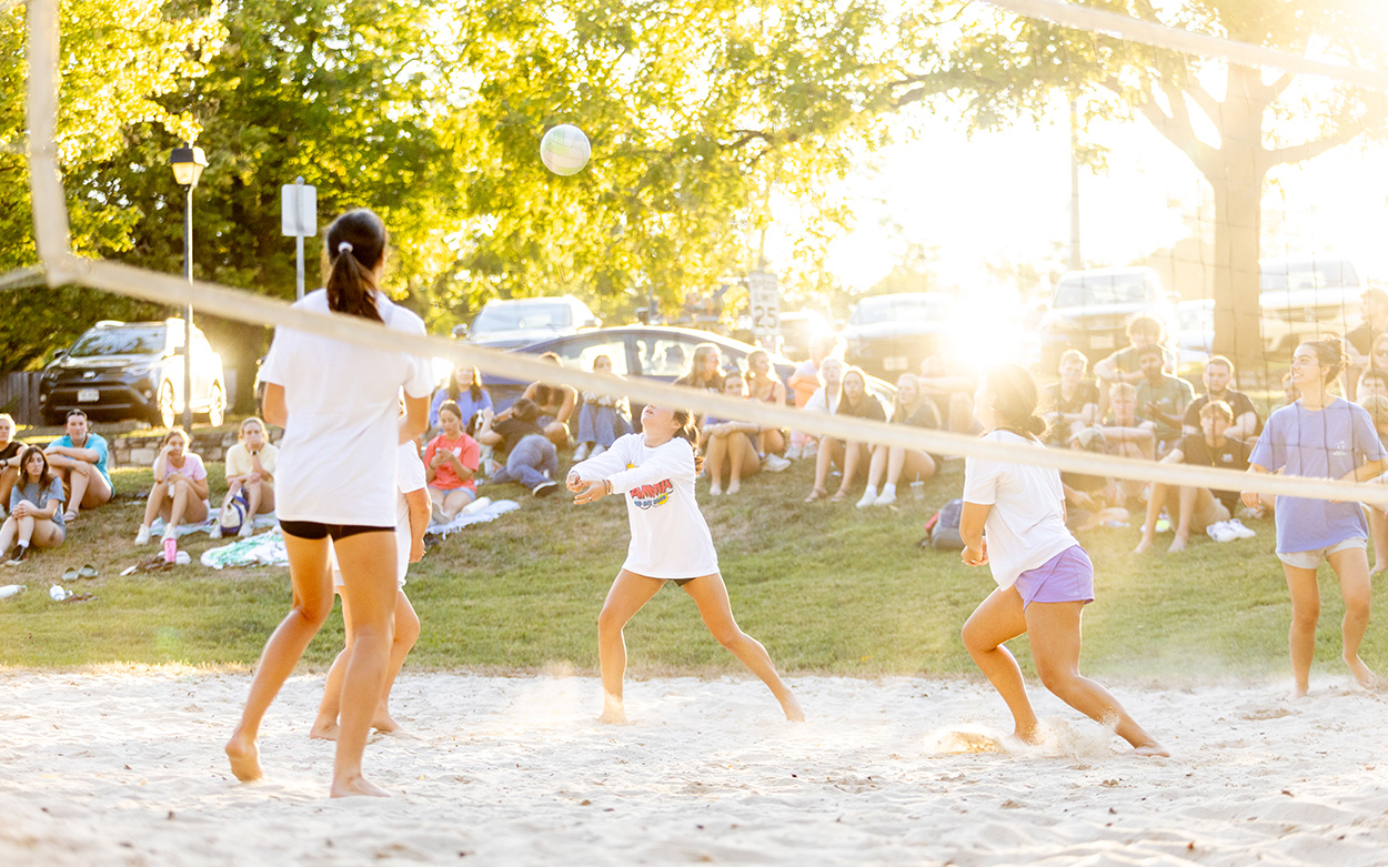 women volleyball outdoor game