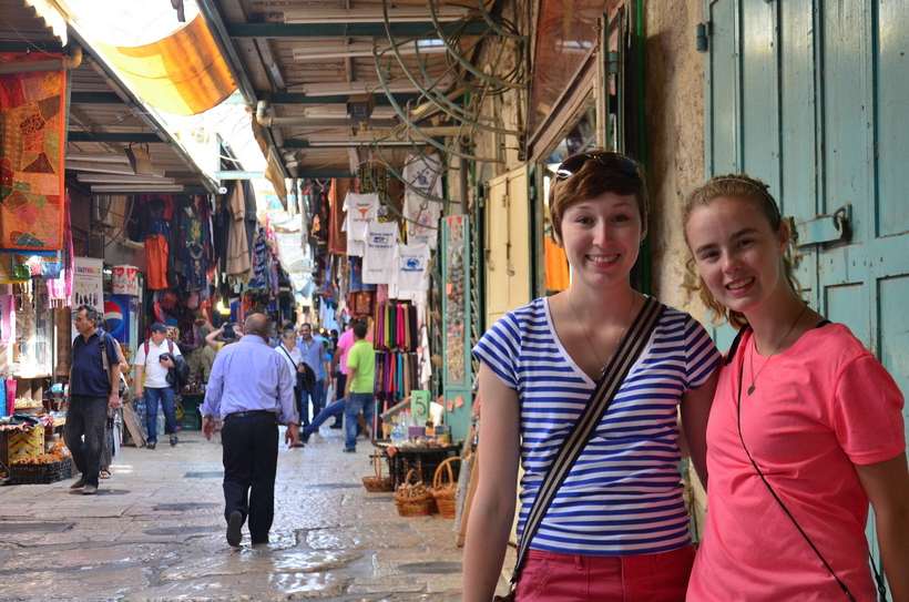 Students shopping in the Jerusalem Bazaar