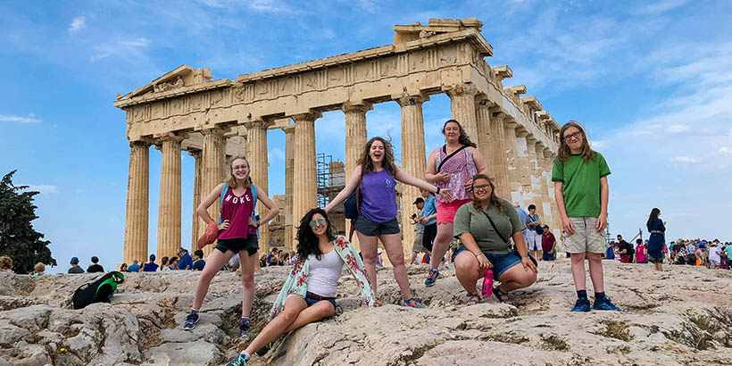 Students in front of the parthenon in Greece