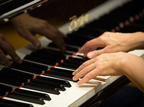 hands hovering over piano keys