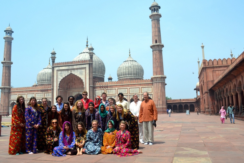 Students in front of the Taj Majal