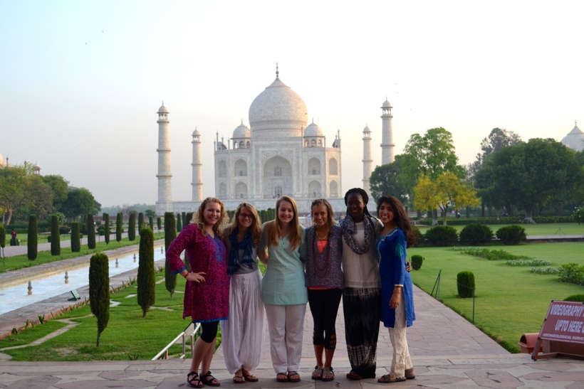 Students in front of the Taj Majal