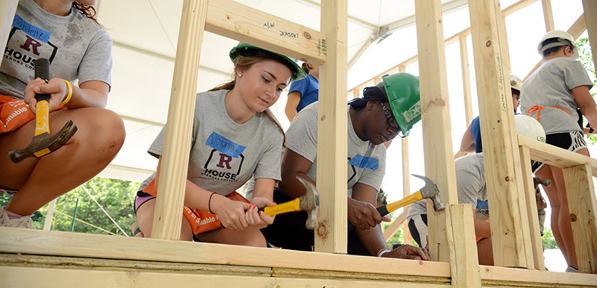 Students building an house ("R"House) as part of orientation