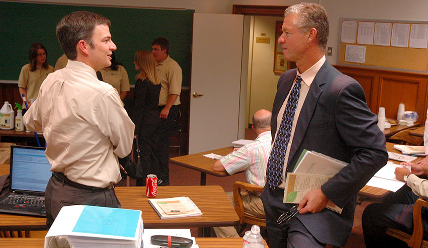 Local entrepreneur talks to roanoke faculty