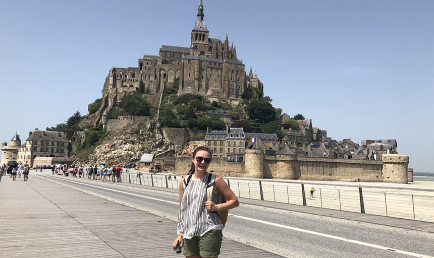 Leisl Greidr in Front of Mont Saint Michel
