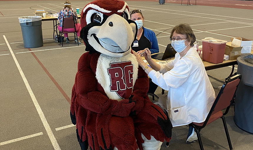 Hundreds of students, faculty and staff get first round of COVID vaccines on campus news image