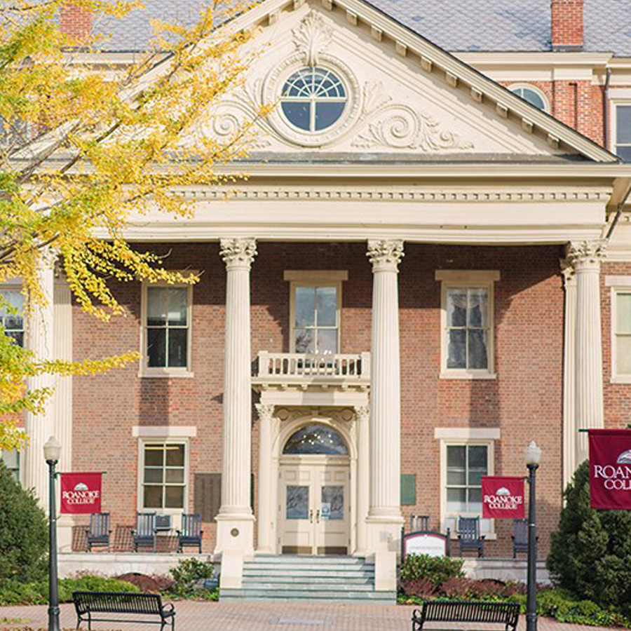 Picture of front quad and Administration Building