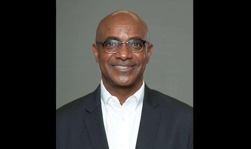 Curtis Campbell smiles for a headshot photo