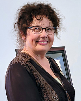 Elizabeth Heil, associate professor of fine arts, emerita