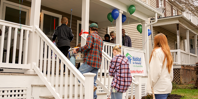 Roanoke College students walk to the porch of new R House 2022