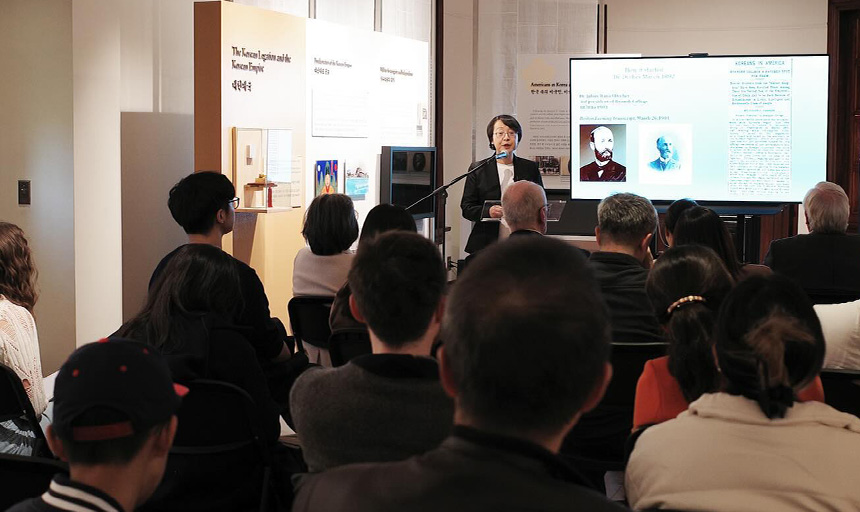 Roanoke professor addresses international audience at D.C. museumnews image