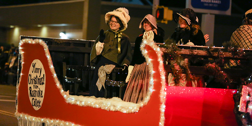 Sleigh float in Christmas parade.