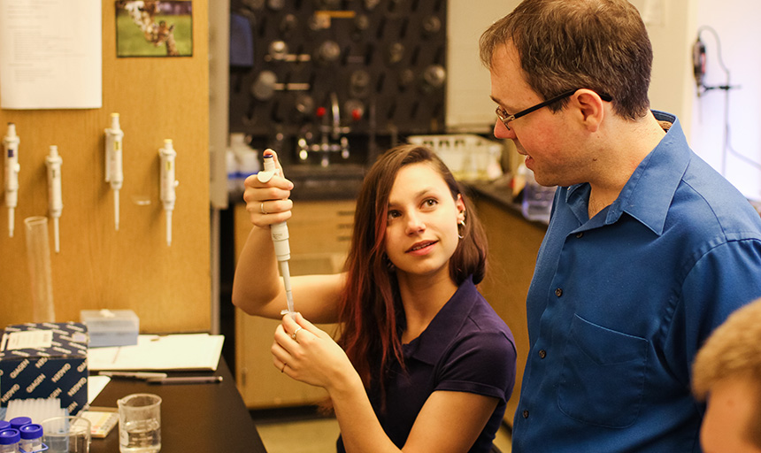 rebecca hudon with a professor in the lab