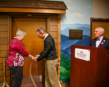 Mac and Marcy johnson cutting the ribbon