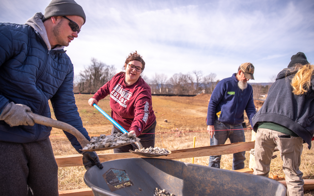 Students working at the environment center 