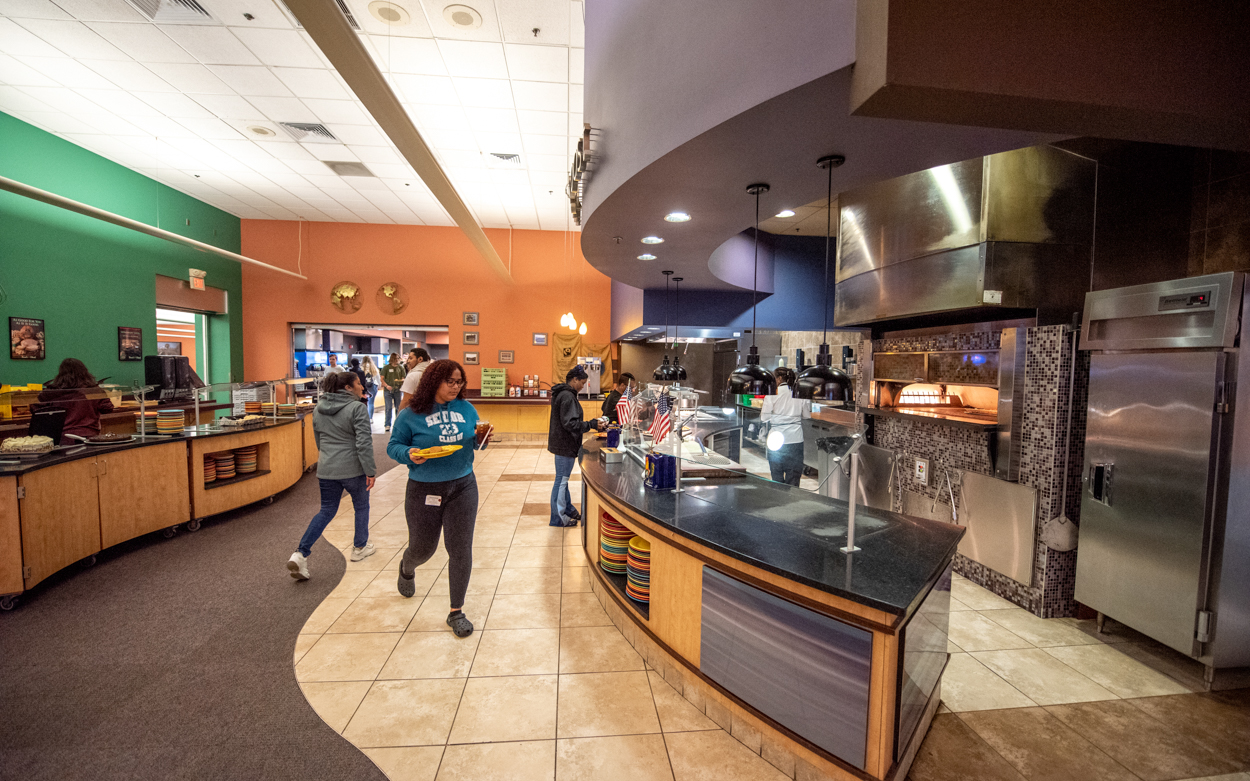 Students eating in commons 