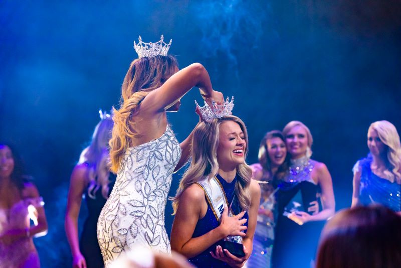 Kate Clatterbuck ’22 crowned Miss Virginia Volunteer