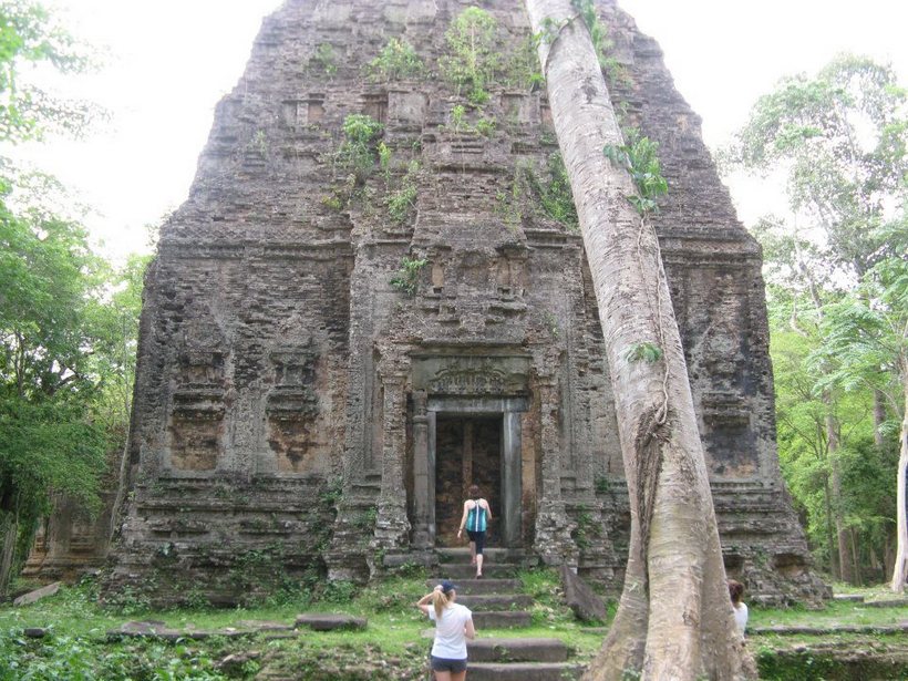 Students entering ruins in Cambodia