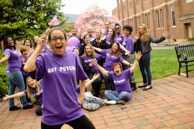 Group of psych majors posing for a photo